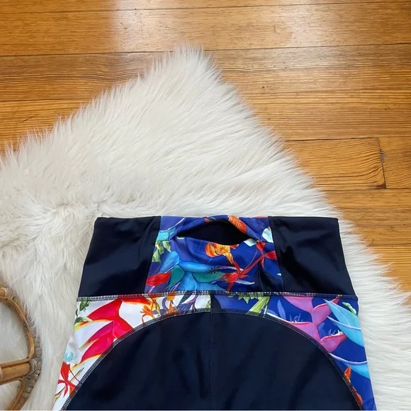 Athleta high waisted tropical print leggings size medium - Picture 12 of 12